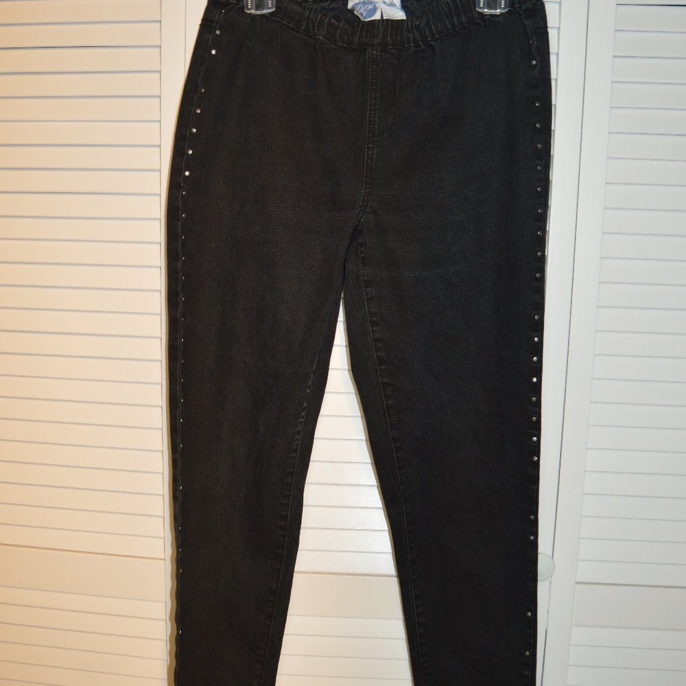 DG2 Black jegging with stud details on each side of the legs and yoke stitching.